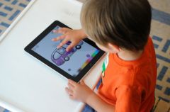 enfant-avec-ipad.jpg